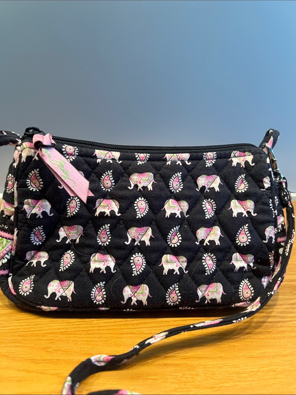 VERA BRADLEY Amy Small Cross Body PINK ELEPHANTS Rare, Retired - Picture 2 of 7